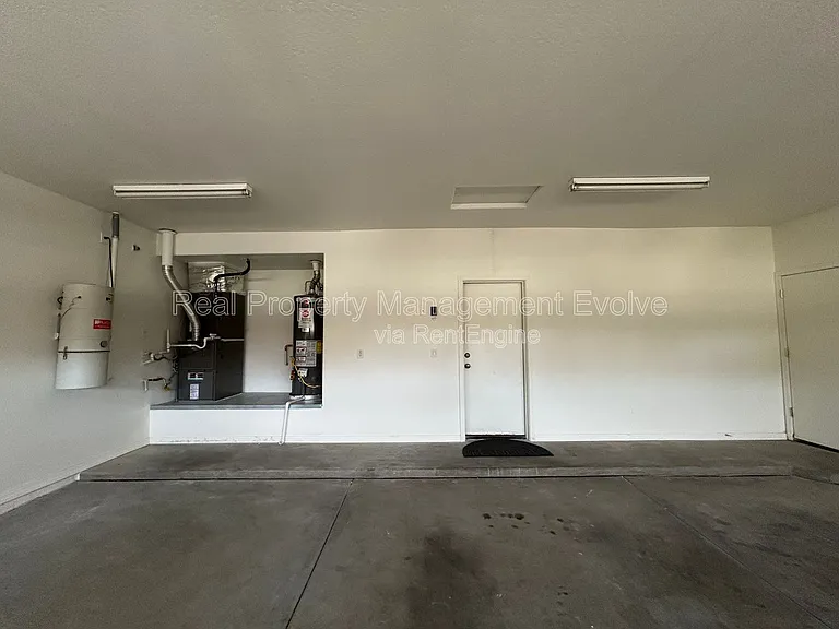 9707 S 45th Ave — Photo 32