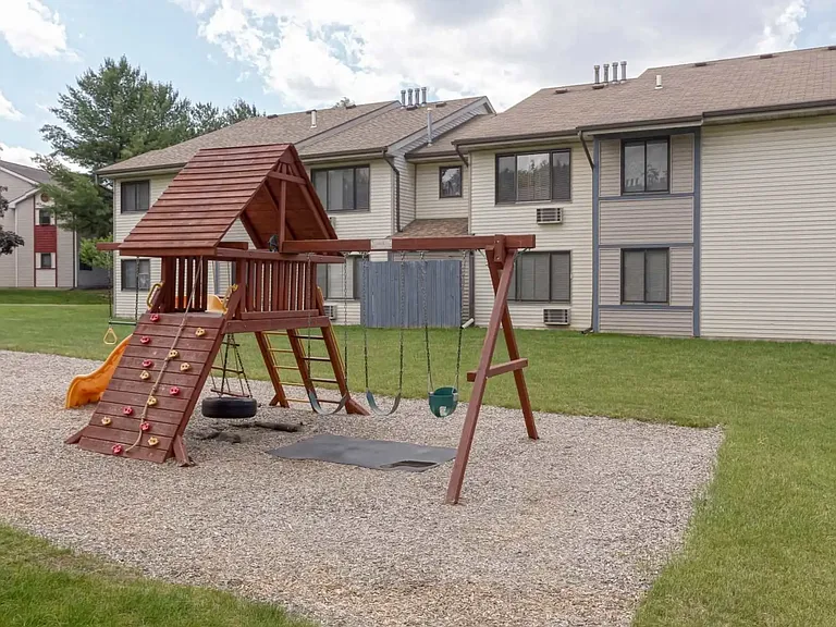 Crimson Heights Apartments — Photo 7