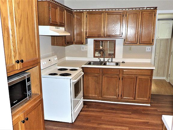 5th image of 422 Anita Dr