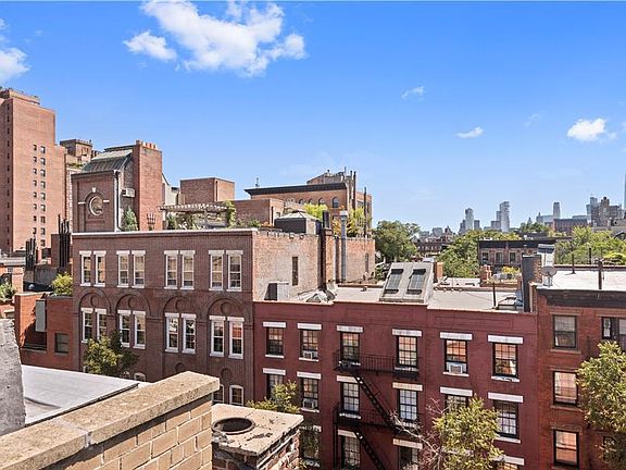 3rd image of 77 Horatio St APT 4A