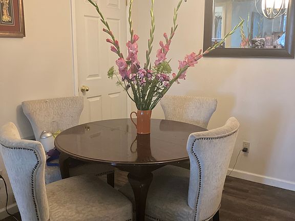 Dining room.
