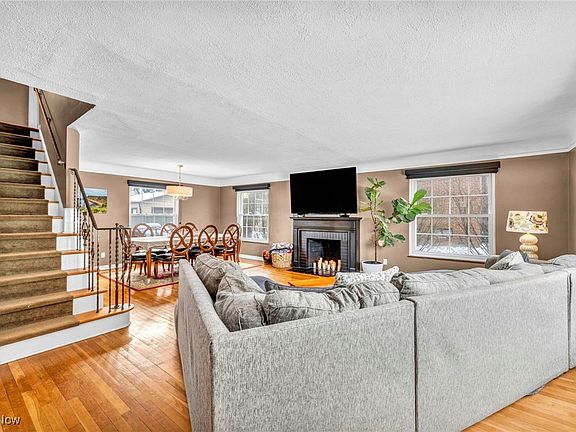 4th image of 1461 Parkwood Rd