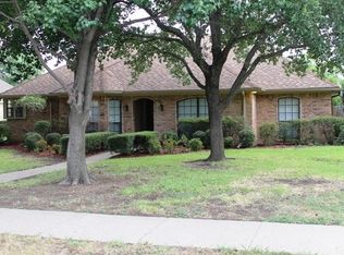 2201 Plymouth Dr, Ennis, TX 75119