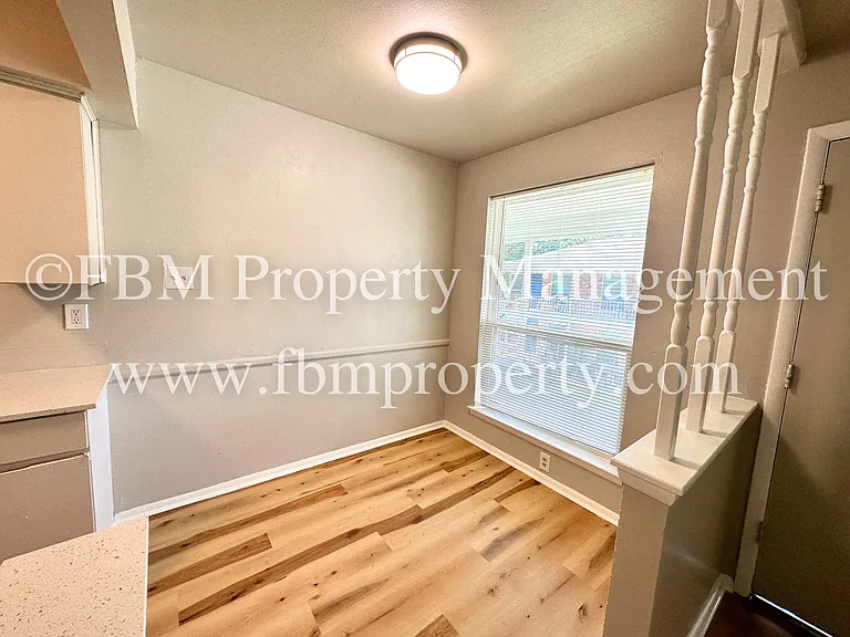 518 N Rogers St #208 — Photo 7