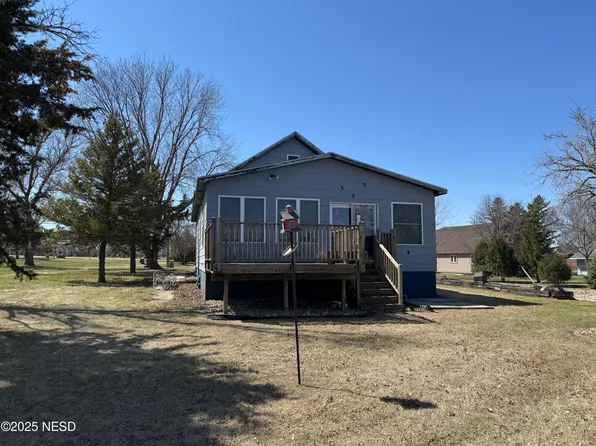 1226 S Lake Dr, Watertown, SD 57201