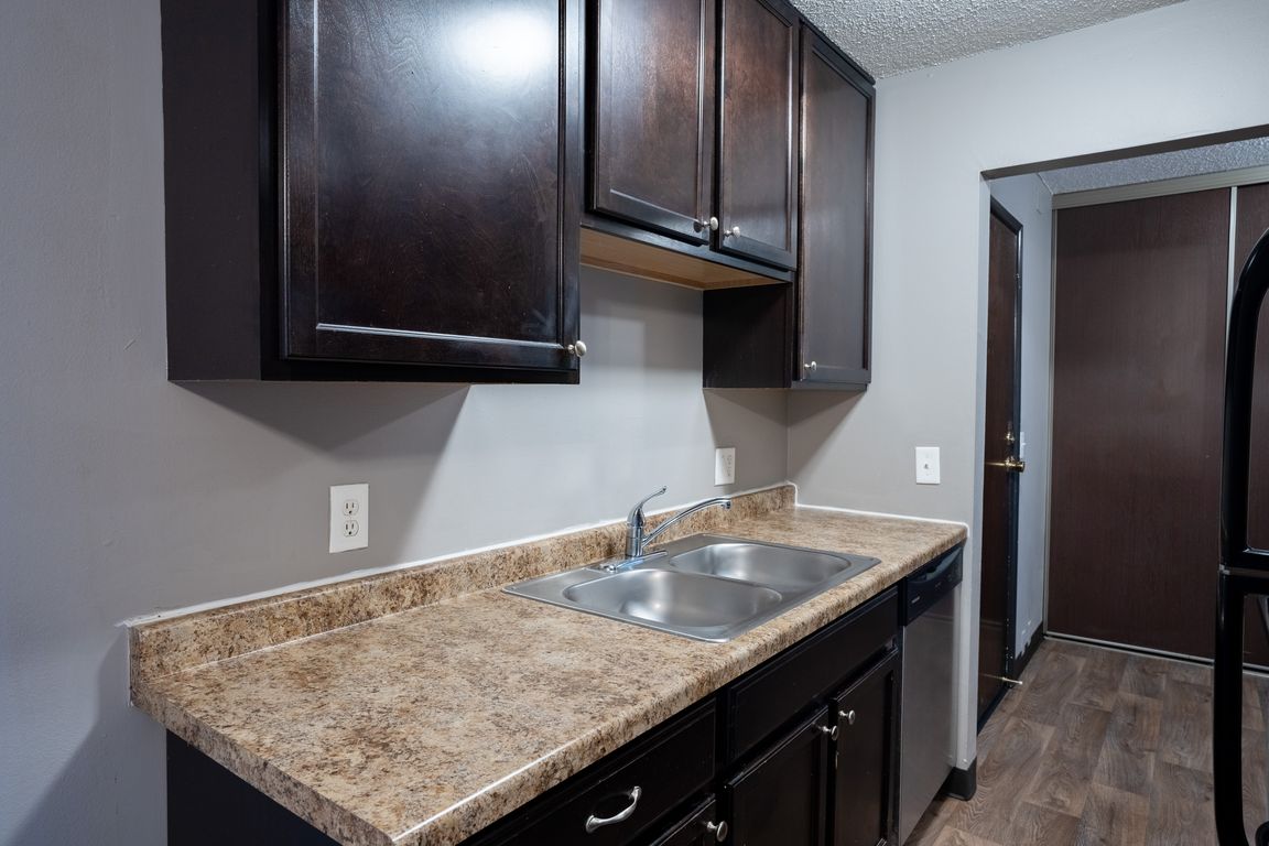 Roseville, MN Rosedale Estates Apartments | Kitchen