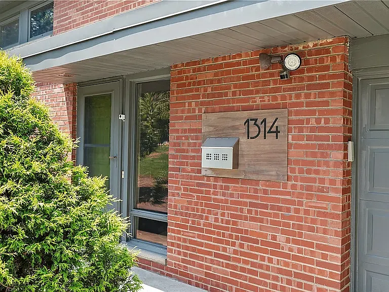 1314 Arrowood Dr — Photo 2