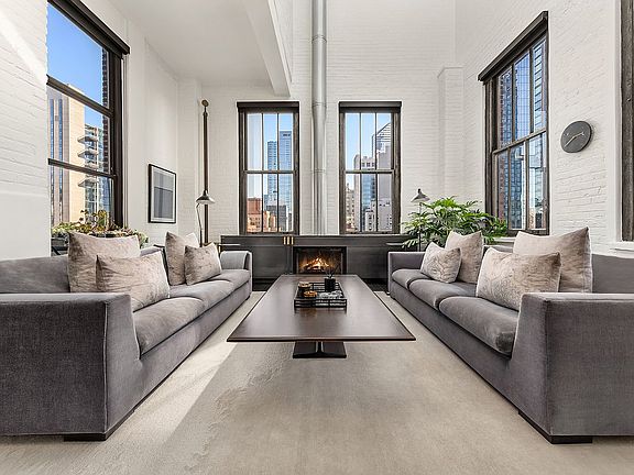 4th image of 448 W 37th St