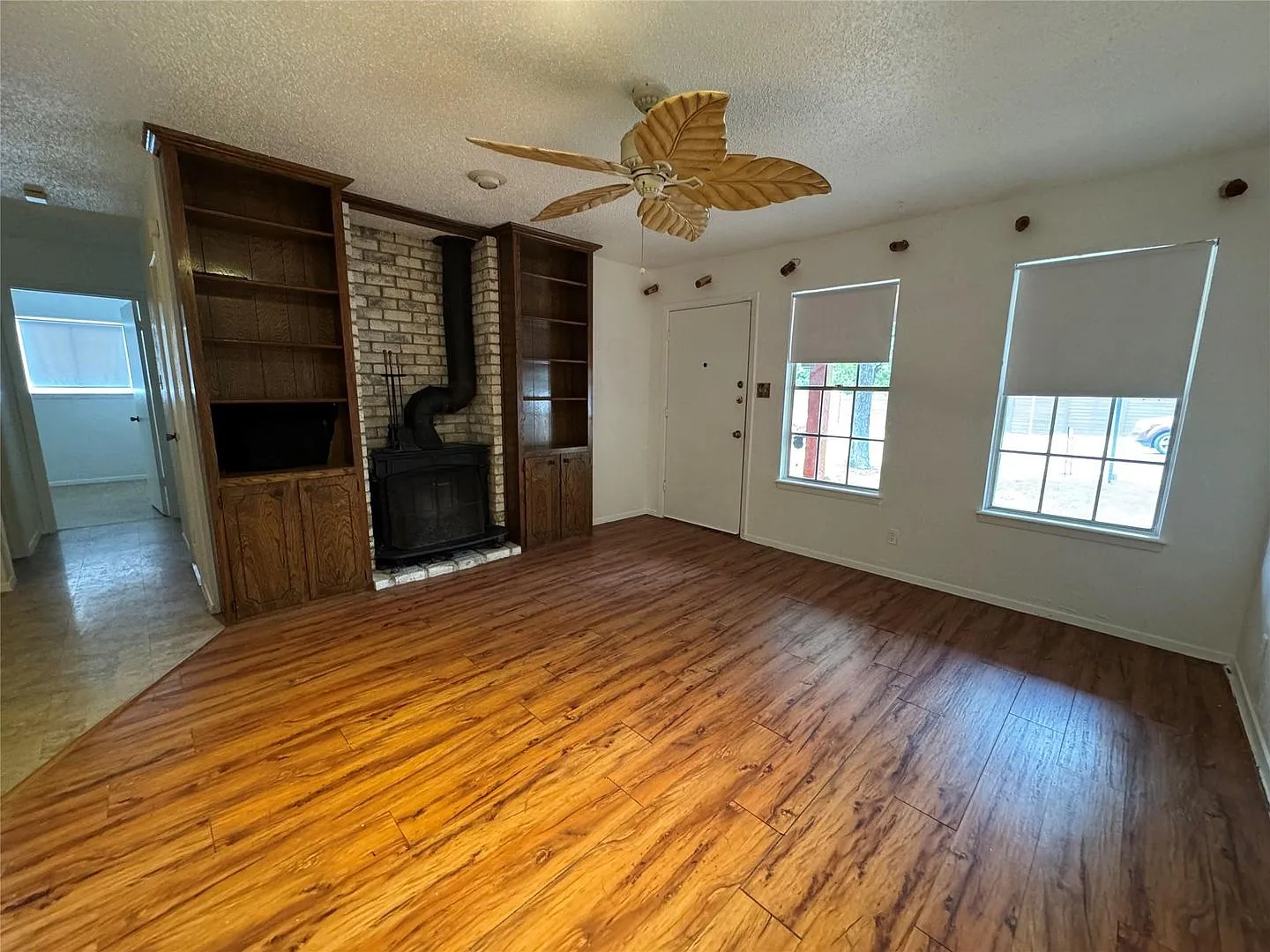 Unique 4 bedroom, 2 bath home with southwest vibe in South Austin! — Photo 4
