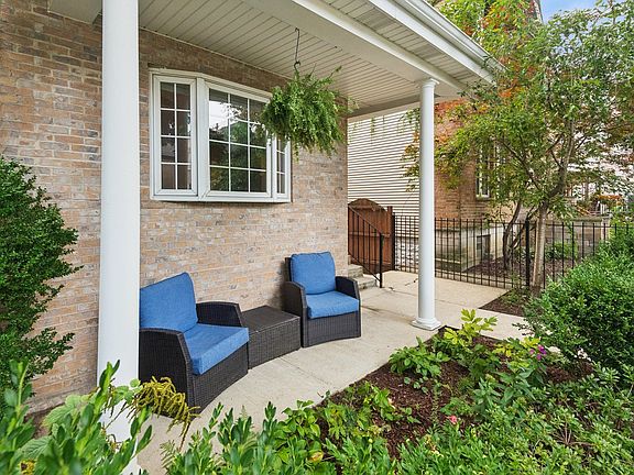 2nd image of 2529 W Shakespeare Ave