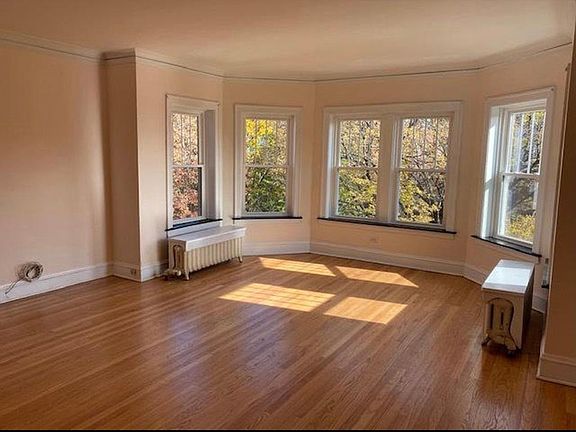3rd image of 245 S Maple Ave #Iii