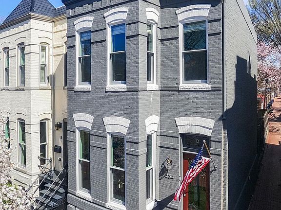 2nd image of 234 12th St SE