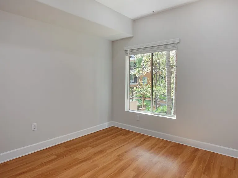 346 Hauser Blvd #2117 — Photo 9