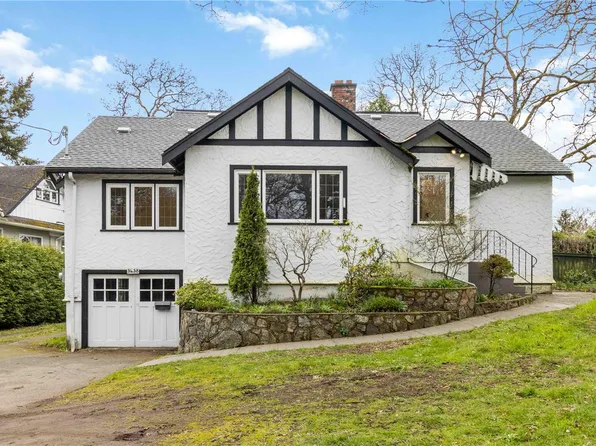 3438 Cook St, Saanich, BC V8X 1B1