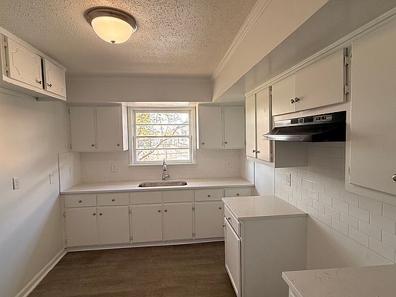 3rd image of 830 9th St N #B