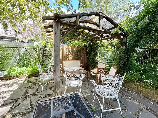 Rented by Compass | media 18