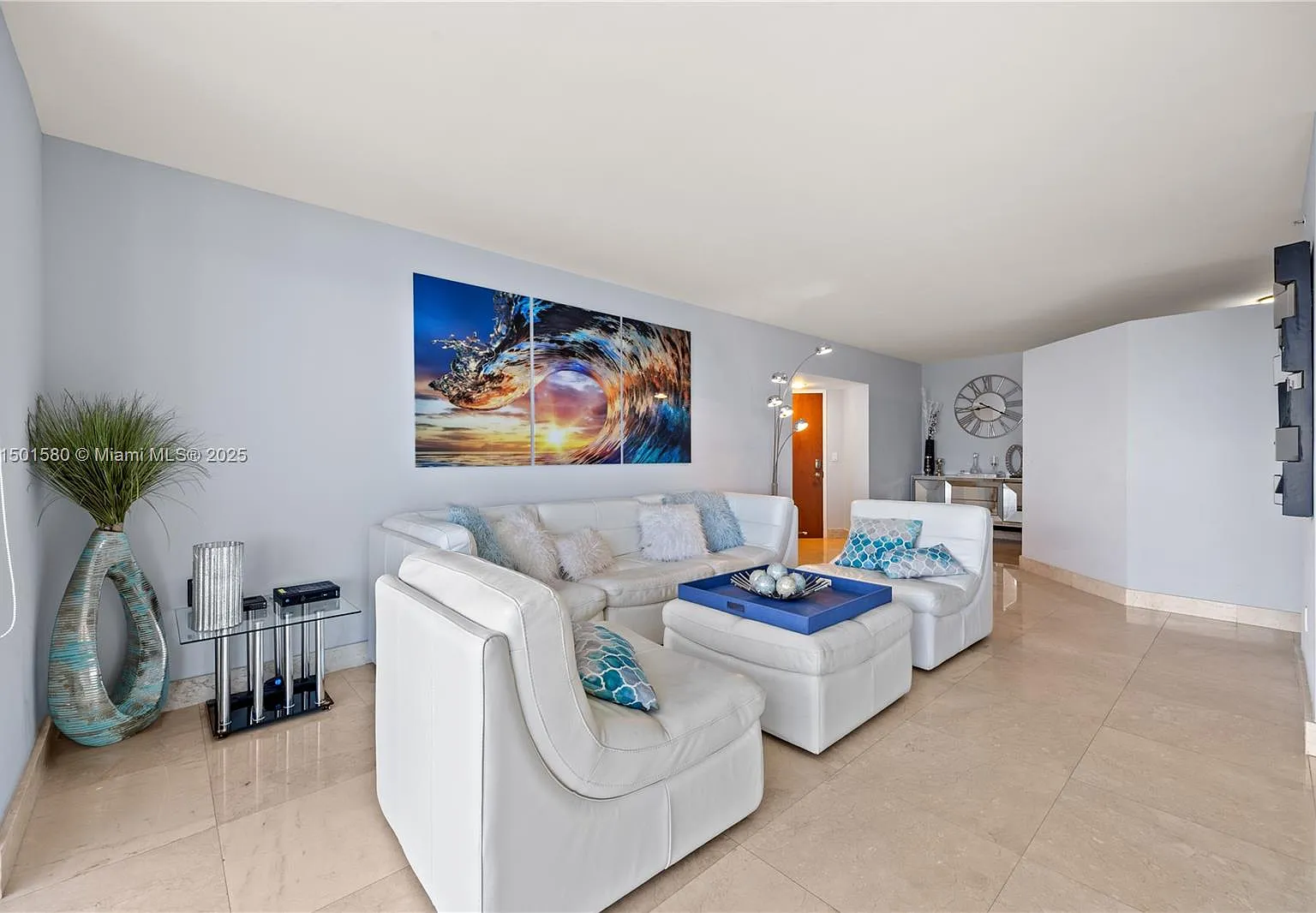 Akoya Condo — Photo 3