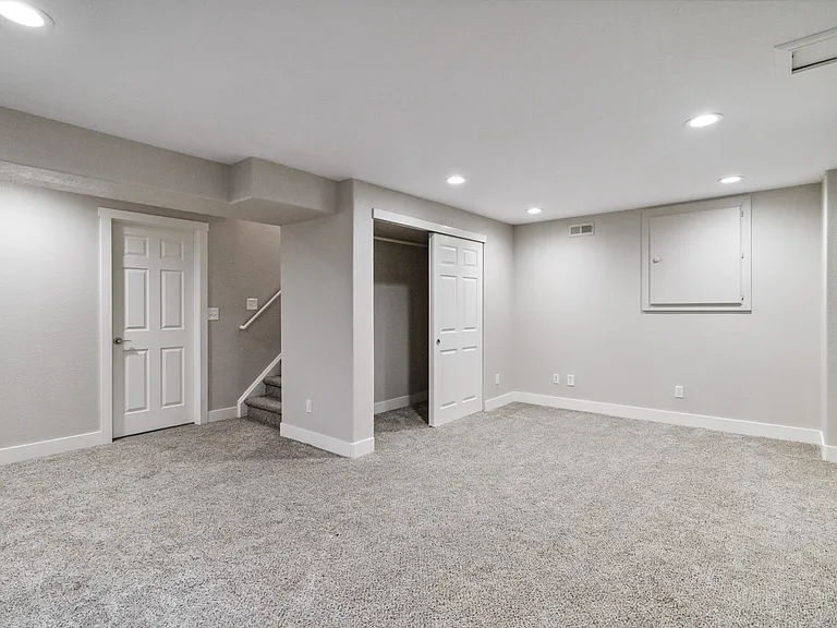 5357 E Hamilton Ave — Photo 35