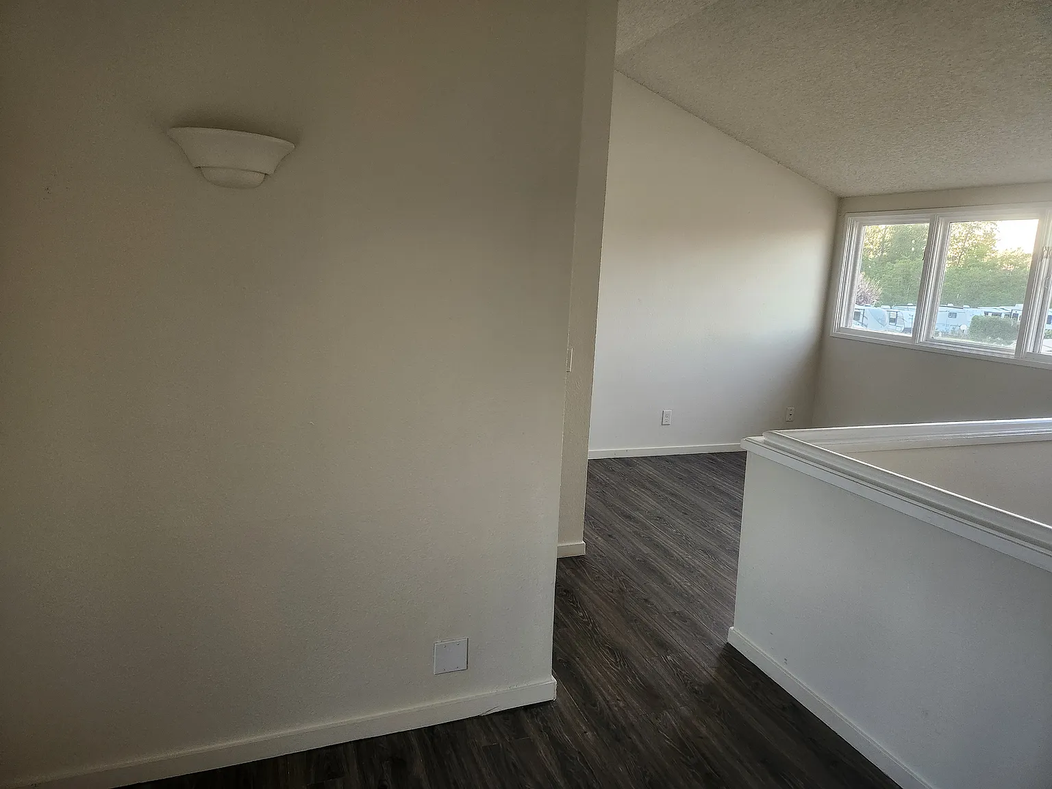 3 bed, 1100 sqft, $2,100 — Photo 2