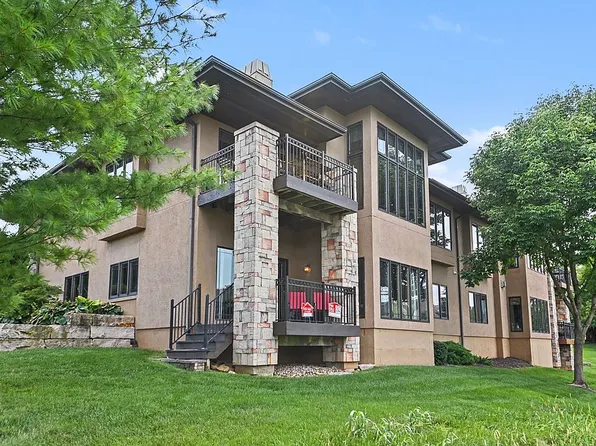 19420 W 102nd St, Lenexa, KS 66220