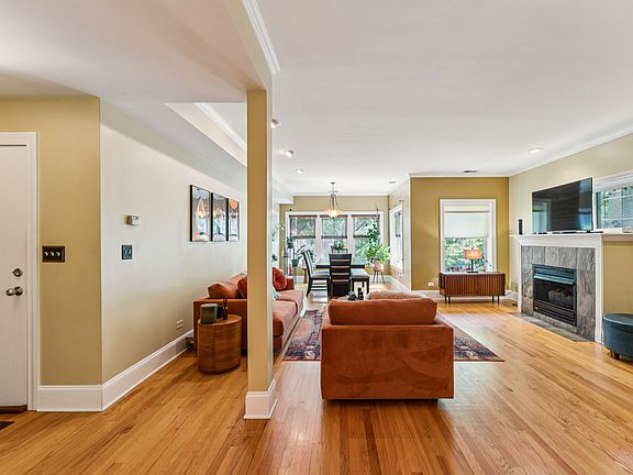 3rd image of 934 W Agatite Ave APT 1