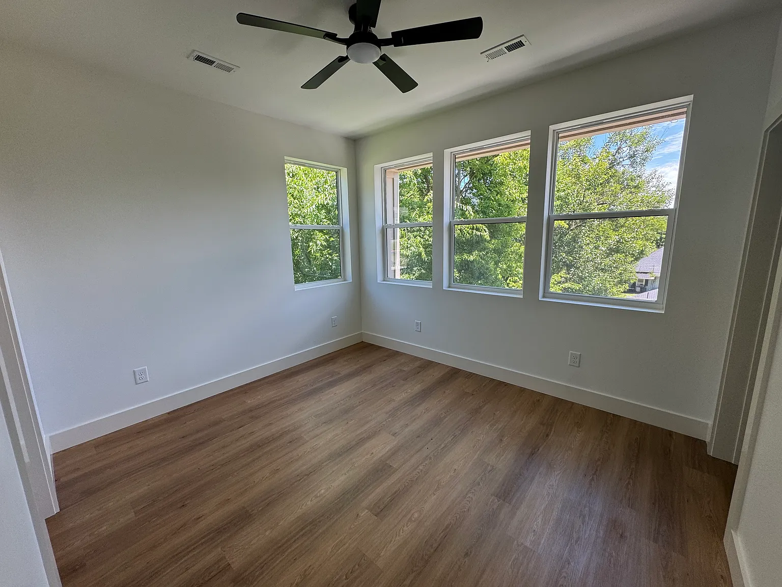 2816 Nichols Ave — Photo 3