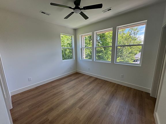 3rd image of 2816 Nichols Ave