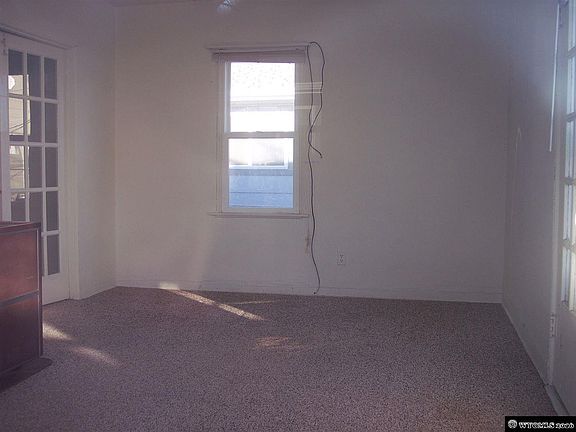 5th image of 2318 1/2 W B St
