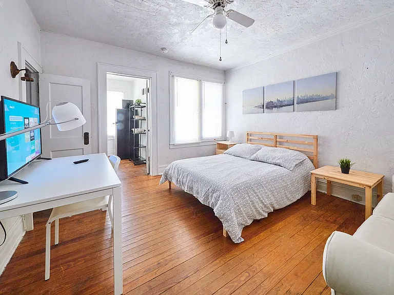 504 SW 10th St — Photo 13