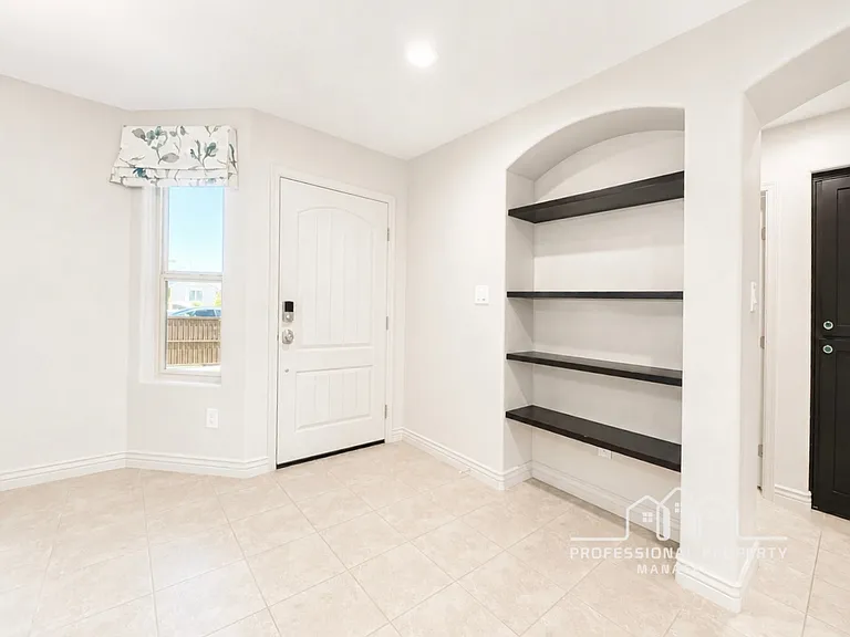 10203 E 34th Pl — Photo 3