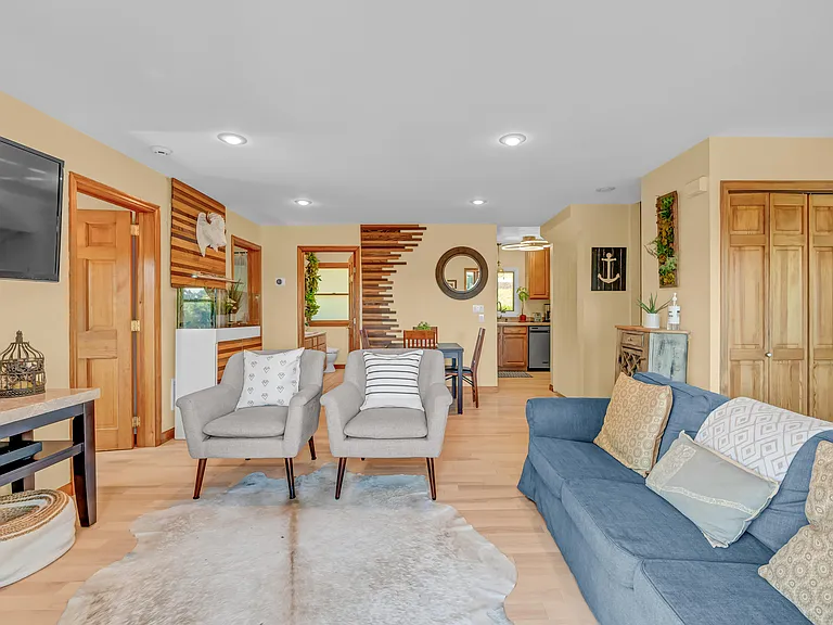 18 Shore Rd — Photo 10
