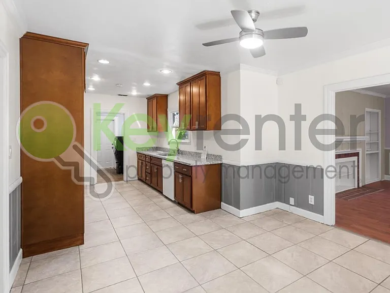 2905 Garfield Ave — Photo 1