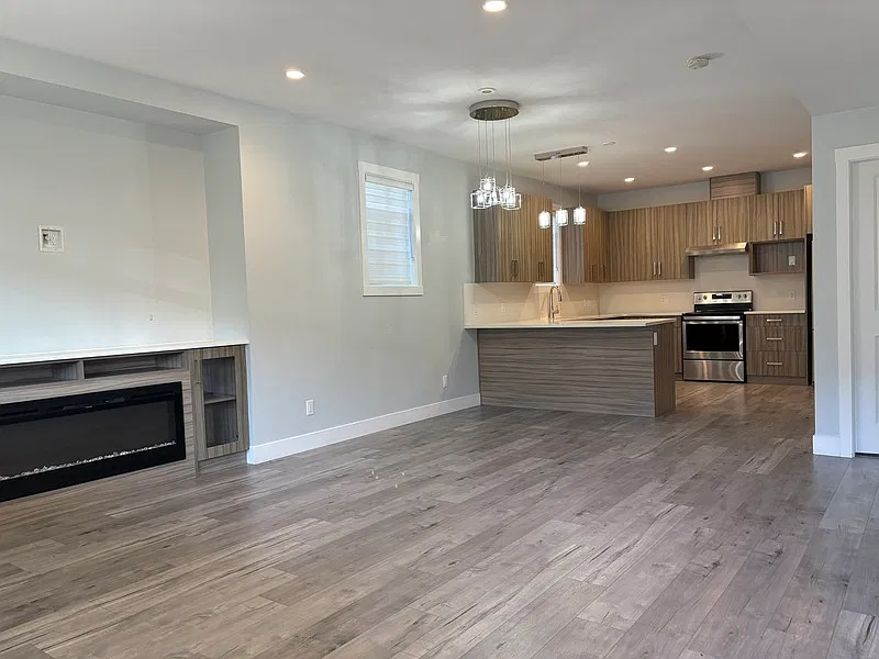 3 bed, 2.5 bath, 1360 sqft, $2,700 — Photo 4