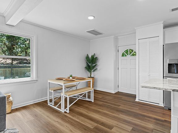 5th image of 7299 Commodore Rd