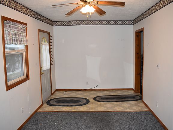 3rd image of 202 N Jefferson St