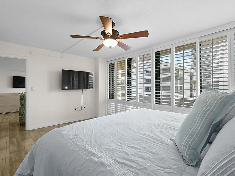 4200 N Ocean Dr #1 — Photo 54