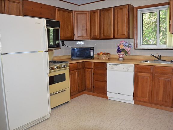 2nd image of 11843/11863 Edgeview Ave