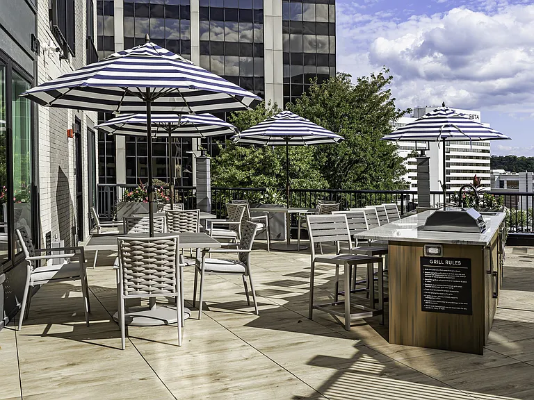 Pooldeck Lounge & Grills