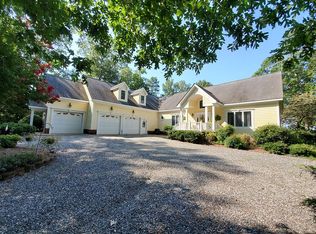 253 Schooner Point Dr, Hartfield, VA 23071
