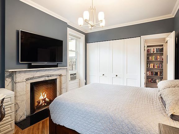 5th image of 50 W 9th St APT 3C