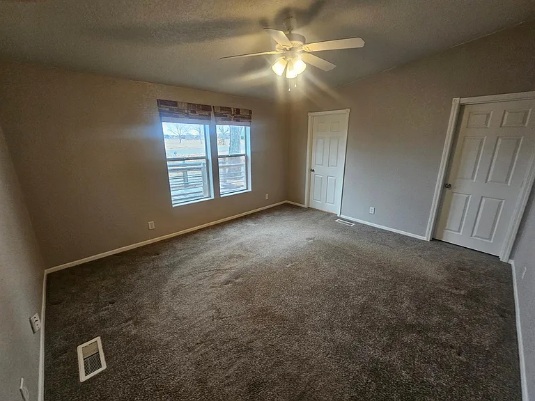 870 Quain Dr — Photo 8