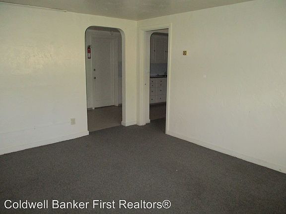 3rd image of 40 1/2 S Clinton St