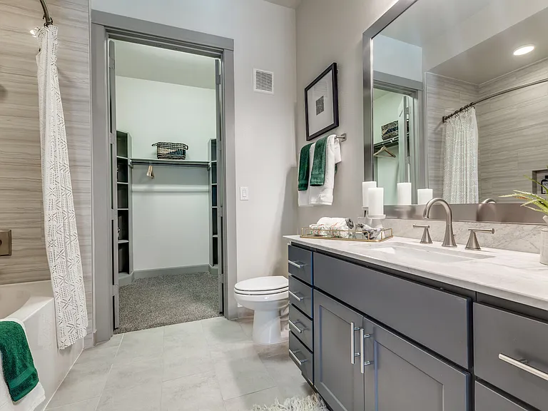 Alexan 5151 — Photo 11