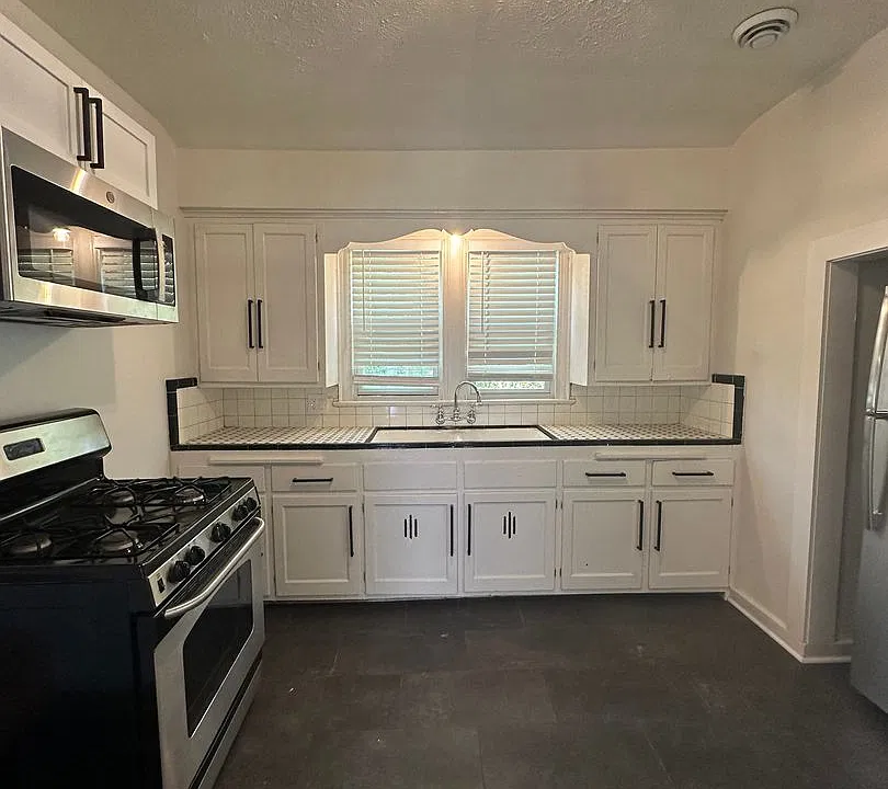 121 W Keefe Ave