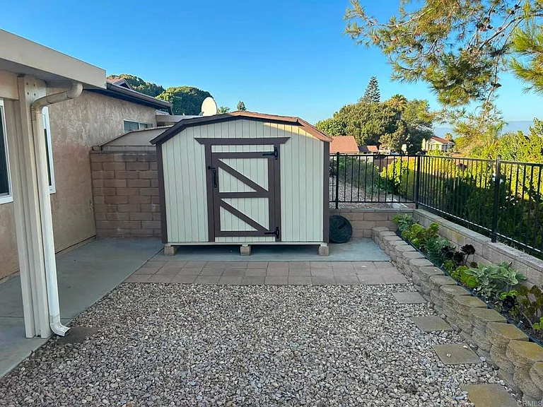 1404 Highridge Dr — Photo 18