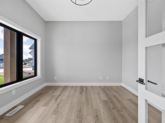 4th image of 504 Whitetail Ln