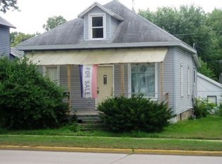 415 8th Ave, Baraboo, WI 53913