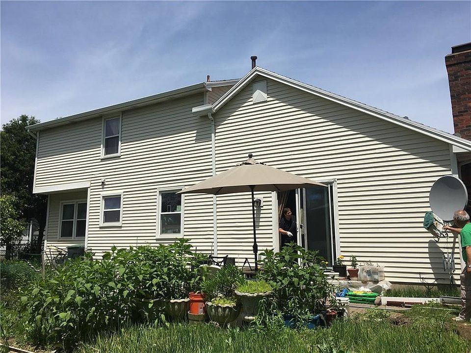2nd image of 6 Woodsmeadow Ln