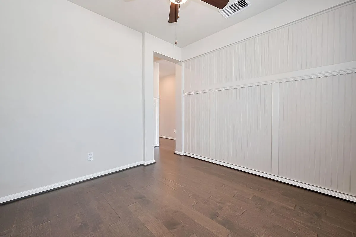 4 bed, 2.5 bath, 2634 sqft, $3,000 — Photo 3