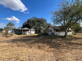 114 4th St, Mathis, TX 78368